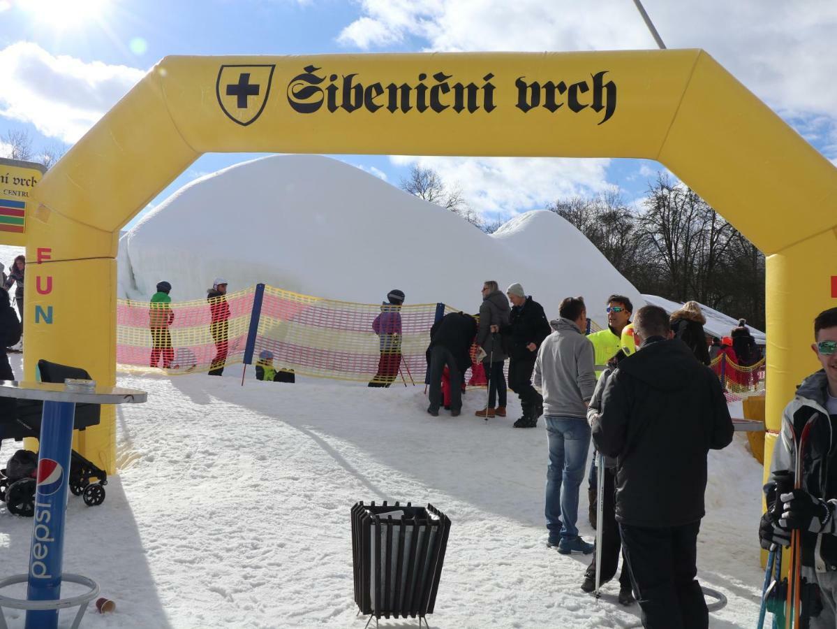 Sport-Hotel Sibenicni Vrch Mnichovice Extérieur photo